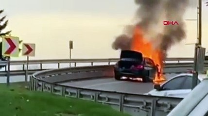 Kartal Köprüsü'nde otomobil alev alev yandı