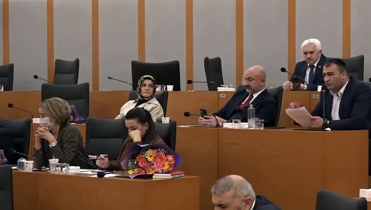 AKP'li belediye meclis üyesi laik cumhuriyeti hedef aldı