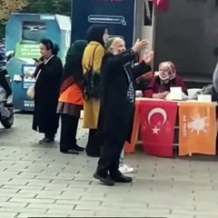 "Laiklik elden gidiyor" diyen dedeyi kucaklanıp havaya kaldırıldığı video gündem oldu