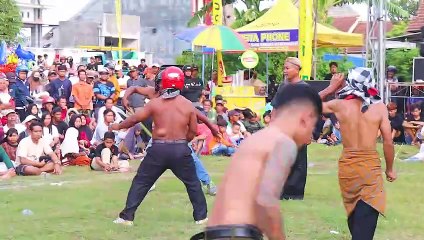 Tiban Kerjo Jawara Tulungagung Terkena Peli Dan Pak Tua Main Emosi