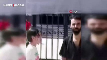 Sınava geç kaldı, kilitlenen okul kapısından atlayarak çıktı