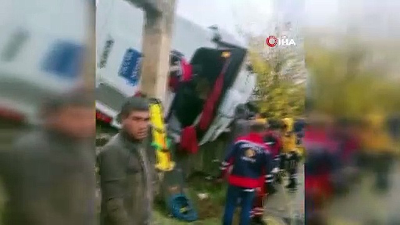 Diyarbakır’da yolcu otobüsü devrildi: Çok sayıda yaralı var