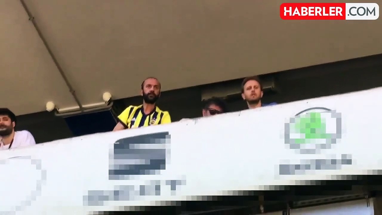 Oyuncu Sarp Akkaya, Fenerbahçe seçimleri sırasında kongre üyelerine küfretti