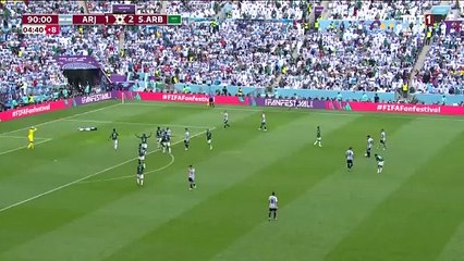 Suudi Arabistanlı futbolcu tanınmaz halde. 90+5’te kaleciyle çarpışmıştı