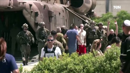 شاهد اللقطات الاولى لوصول المحتجزين الإسرائيليين الأربعة المحررين من قطاع غزة