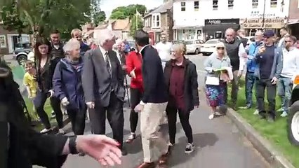 Sunak tries to ‘splat the rat’ at Great Ayton village fete