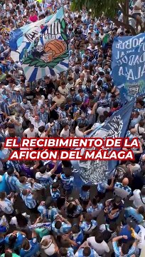 El recibimiento al autobús del Málaga antes del partido contra el Celta Fortuna