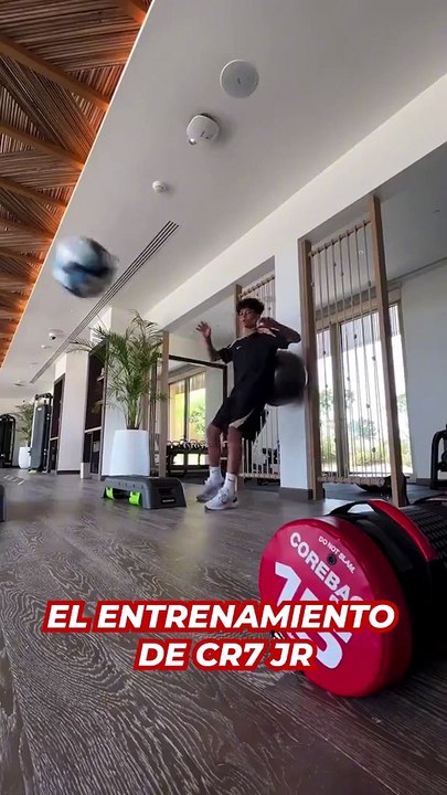 Así se entrena el hijo de Cristiano Ronaldo: ha salido al padre