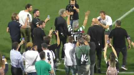 Baggio torna in uno stadio: il pubblico di Salerno impazzisce