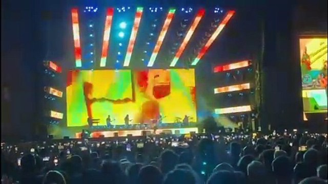 Ed Sheeran, che folla al concerto di Lucca: la star canta i suoi successi