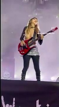 Maneskin, Victoria De Angelis scatenata sul palco del Rock im Park in Germania