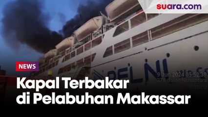 KM UMSINI Terbakar di Pelabuhan Makassar, Penumpang Panik Turun Dari Kapal