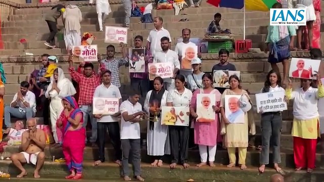PM के तीसरी बार शपथ ग्रहण से पहले Varanasi में नमामि गंगे की टीम ने की Maa Ganga की आरती