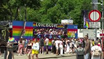 شاهد: مئات الآلاف يشاركون في مسيرة فخر المثليين في فينا