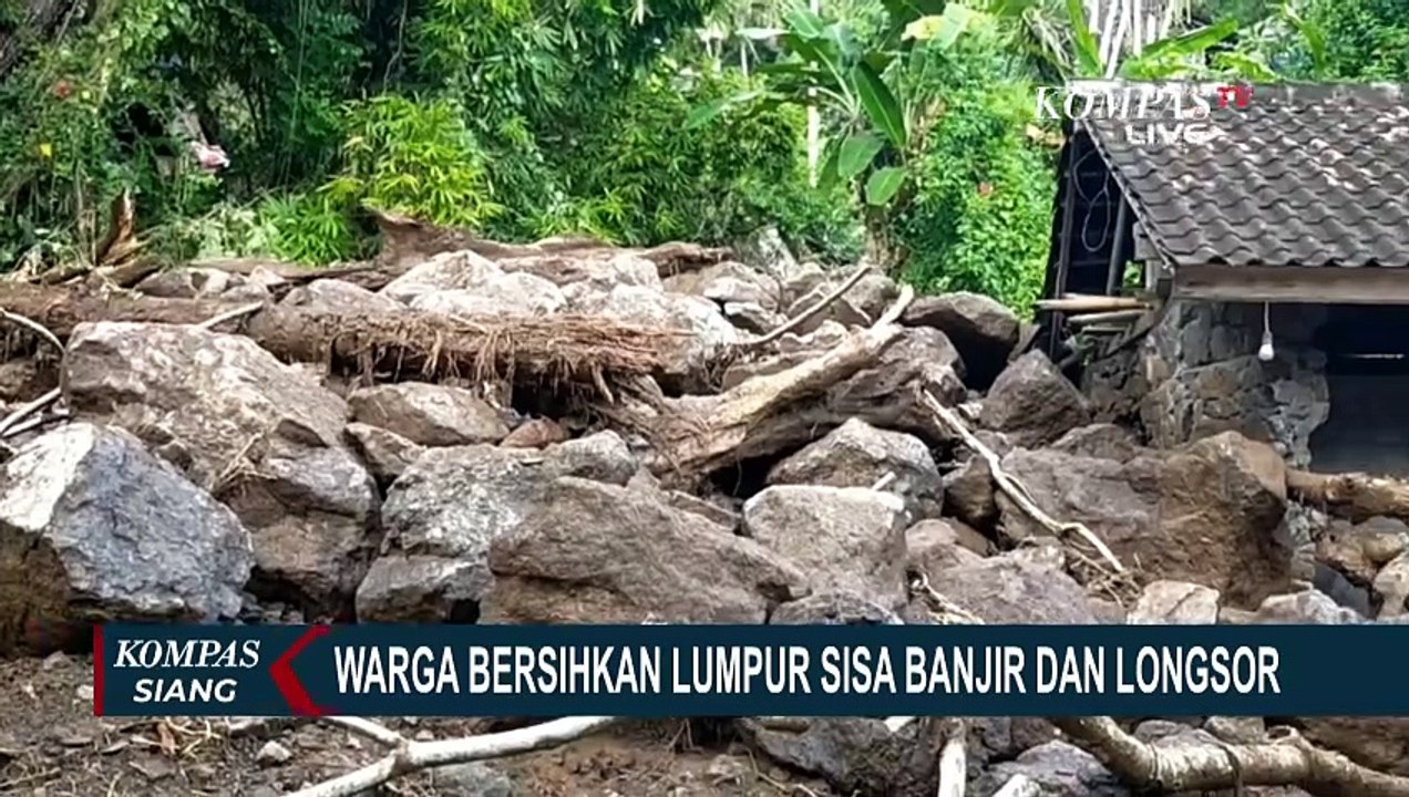 BPBD Karangasem dan Warga Gotong Royong Bersihkan Lumpur Sisa Banjir dan Longsor