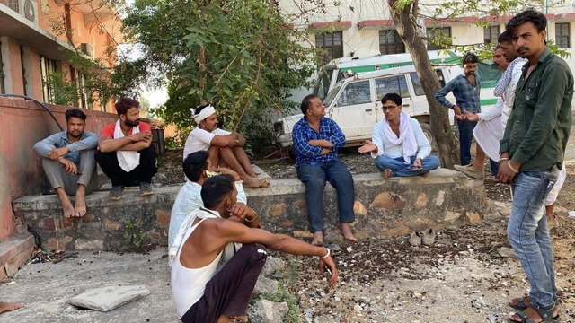 Video : घर पर सो रहे युवक की गर्दन काटकर की हत्या, शक की सूई पत्नी पर