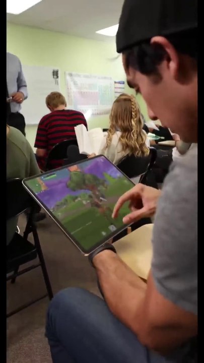 Why_you_should_never_play_video_games_in_class
