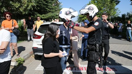 Download Video: Sınav giriş belgesini unutan öğrenciyi YKS'ye Yunus Timi polisleri yetiştirdi