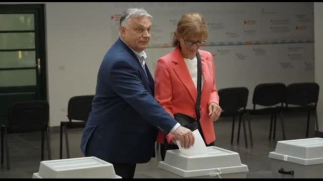 Il Primo Ministro ungherese Orban vota a Budapest