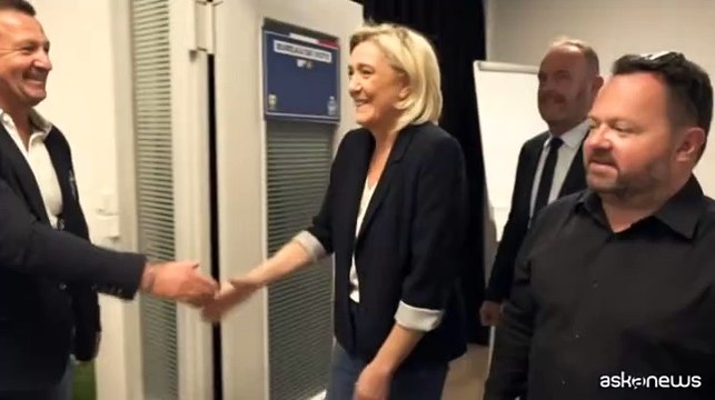 Europee, Marine Le Pen vota al seggio elettorale di H?nin-Beaumont