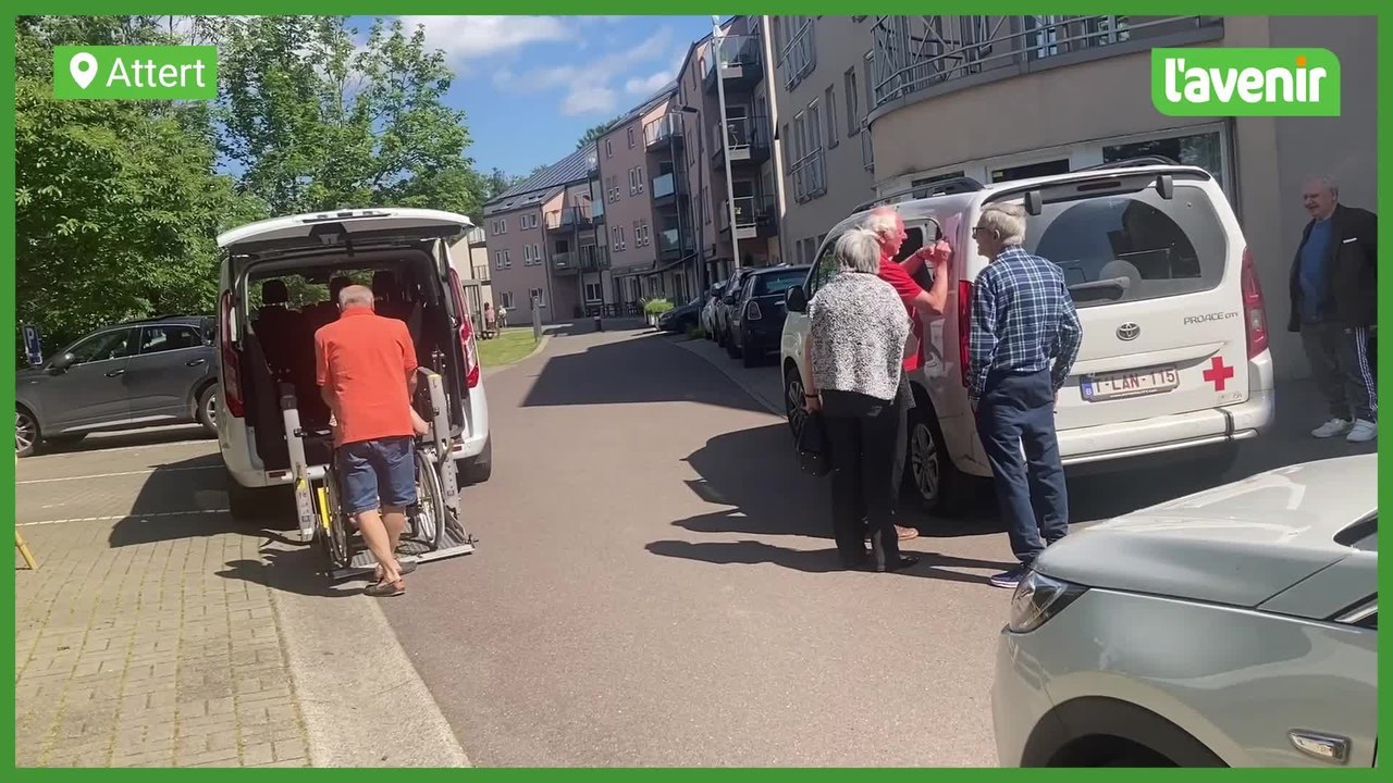La Croix-Rouge mobilisée pour conduire les personnes de la Résidence des Ardennes d’Attert au bureau de vote.