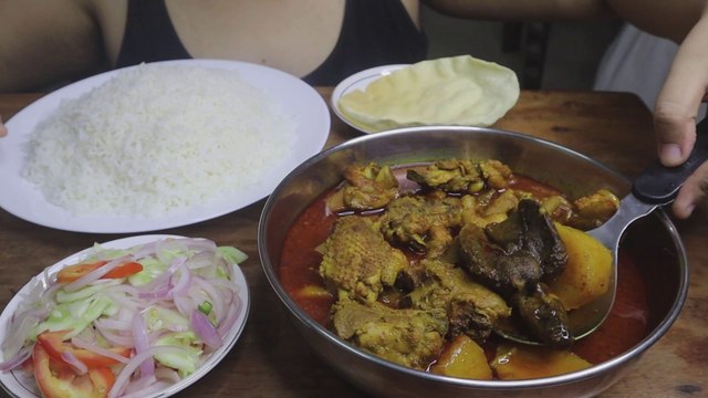 EATING CHICKEN CURRY, SALAD, PAPPAD FRY, WHITE RICE | MUKBANG | EATING SHOW