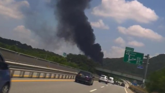 충남 공주 고물상 화재...9시간여 만에 꺼져 / YTN