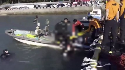 무안 선착장 앞바다에 SUV 추락...3명 사상 / YTN