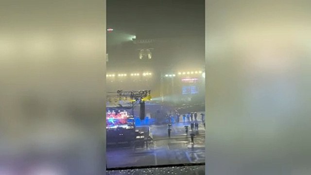 La pioggia violentissima sul concerto in piazza Duomo