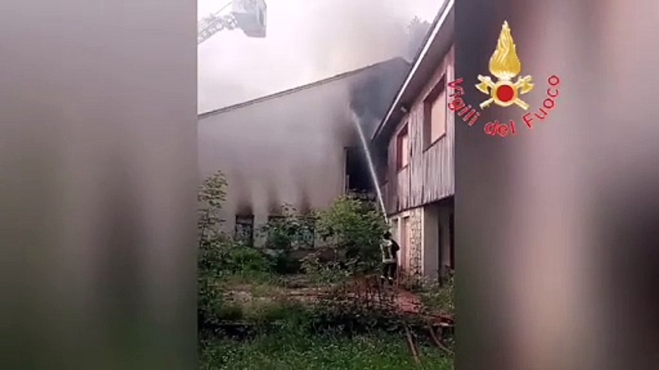 Gambarie, casolare non abitato in fiamme