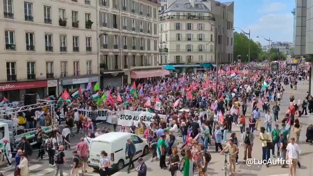 Paris halkı ayağa kalktı!