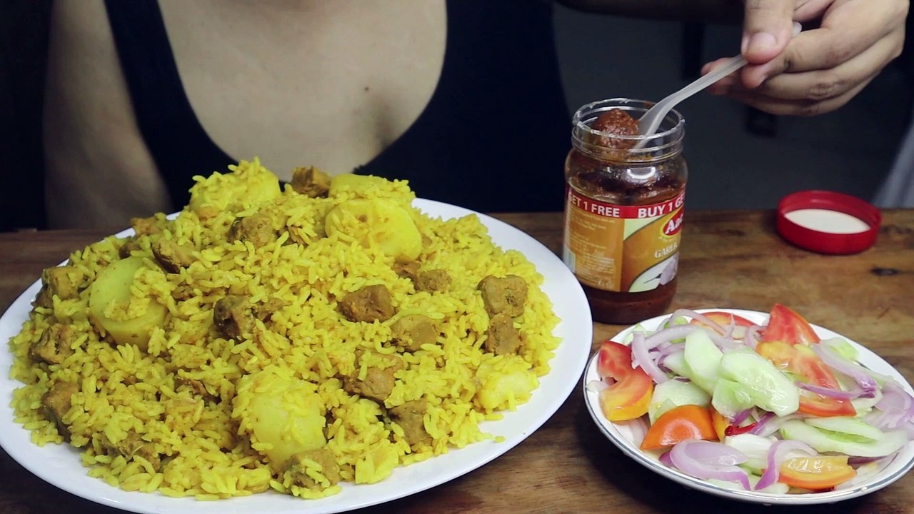 EATING SOYA POTATO VEG PULAO, SALAD, PAPPAD FRY, GARLIC PICKLE | MUKBANG | EATING SHOW