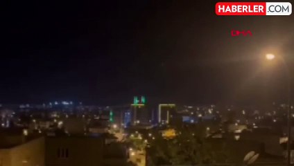Mardin'de şimşek ve yıldırımlar gökyüzünü aydınlattı