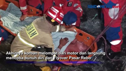 Detik-Detik Damkar Gagalkan Pria yang Coba Bunuh Diri dari Flyover Pasar Rebo