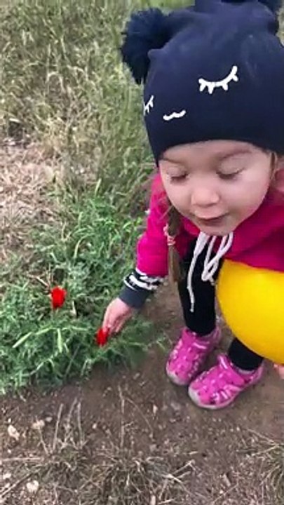 رفته بودیم جنگل گل وکه دید ببین چی_میگه   به کثیف بودنش نگاه نکنین جنگل دیگه بازی کرده   @heli_ya99 #هلیا#بلاگر#خدا#گل#جنگل#