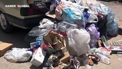 Araç değil, "çöp konteyneri": İnsanlar burnunu tıkamadan geçemiyor