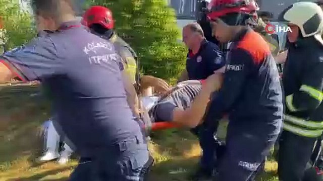 İşçi servisi ile kamyon kafa kafaya çarpıştı: 1'i ağır 27 yaralı