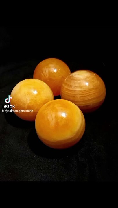 Crystal https://www.dailymotion.com/video/x8zexeg