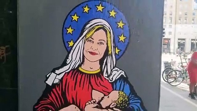 Giorgia Meloni come una Madonna europea: il nuovo murale di aleXsandro Palombo a Milano