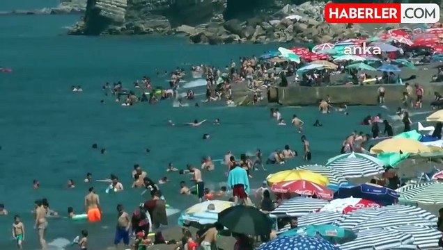 Düzce'de Güneşli Havayı Fırsat Bilerek Akçakoca Sahilleri Doldu