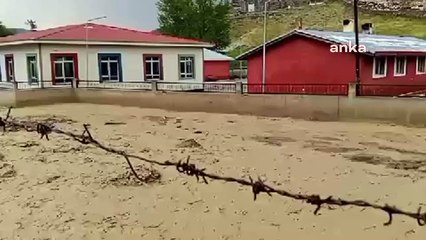 Van’da sel sonrası hasar oluşan yerlerde bakım ve onarım çalışmaları sürüyor