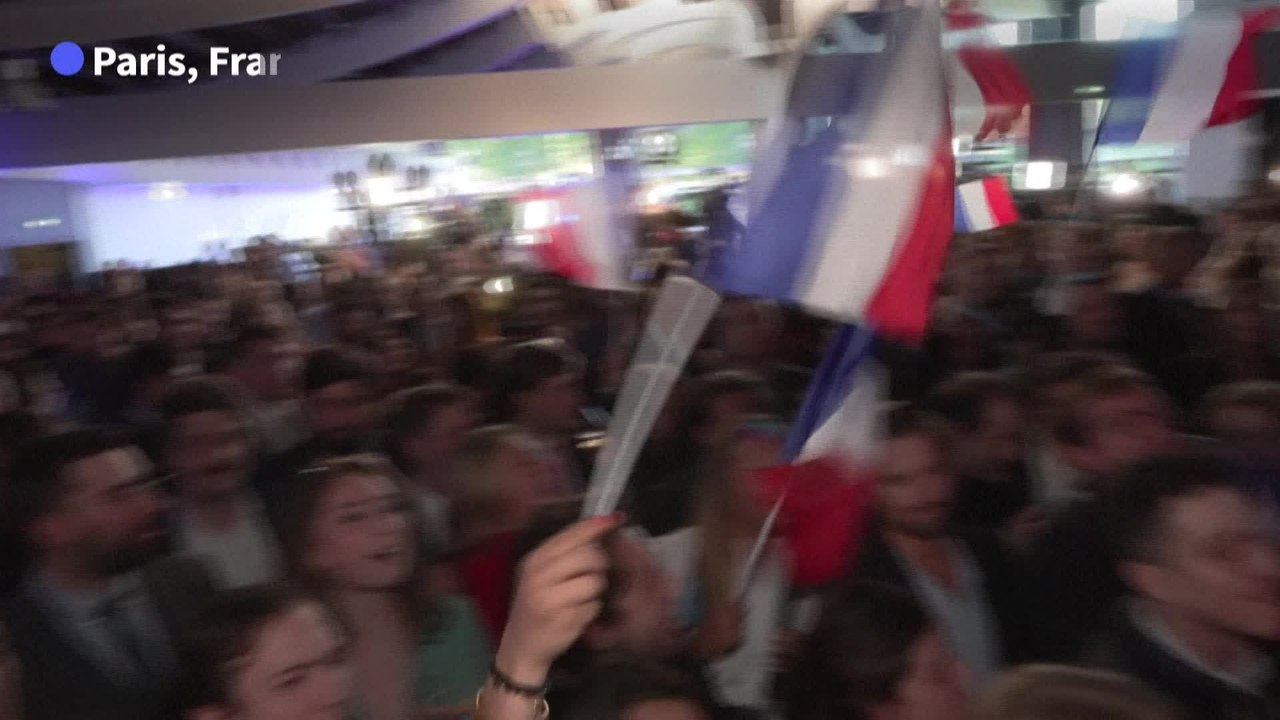 Européennes: ambiance de fête à la soirée de campagne du RN