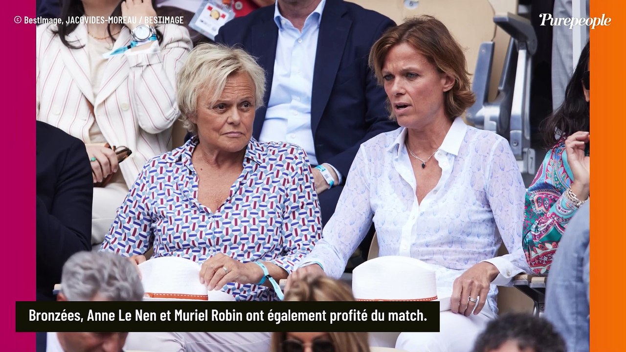 PHOTOS Pierre Niney se lâche comme jamais : pluie de baisers et de câlins avec sa belle amoureuse à Roland-Garros, les stars de cinéma so in love !