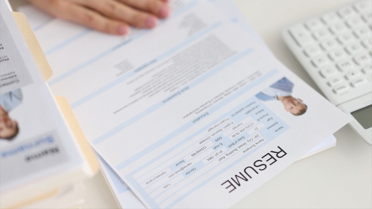 Experts Debate Using AI for Job Applications: Pros, Cons, and Best Practices