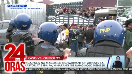 Mga pulis na magsisilbi ng mga warrant of arrest kay Pastor Quiboloy at 5 iba pa, hinarang ng ilang KOJC member | 24 Oras