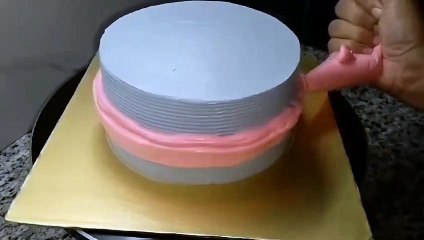 TRICKS TO MAKE CAKE BEAUTIFUL