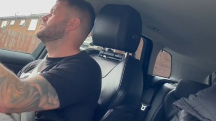 'Honk-and-Duck Shenanigans' - Woman's prank leaves poor partner in the driver's seat of confusion!