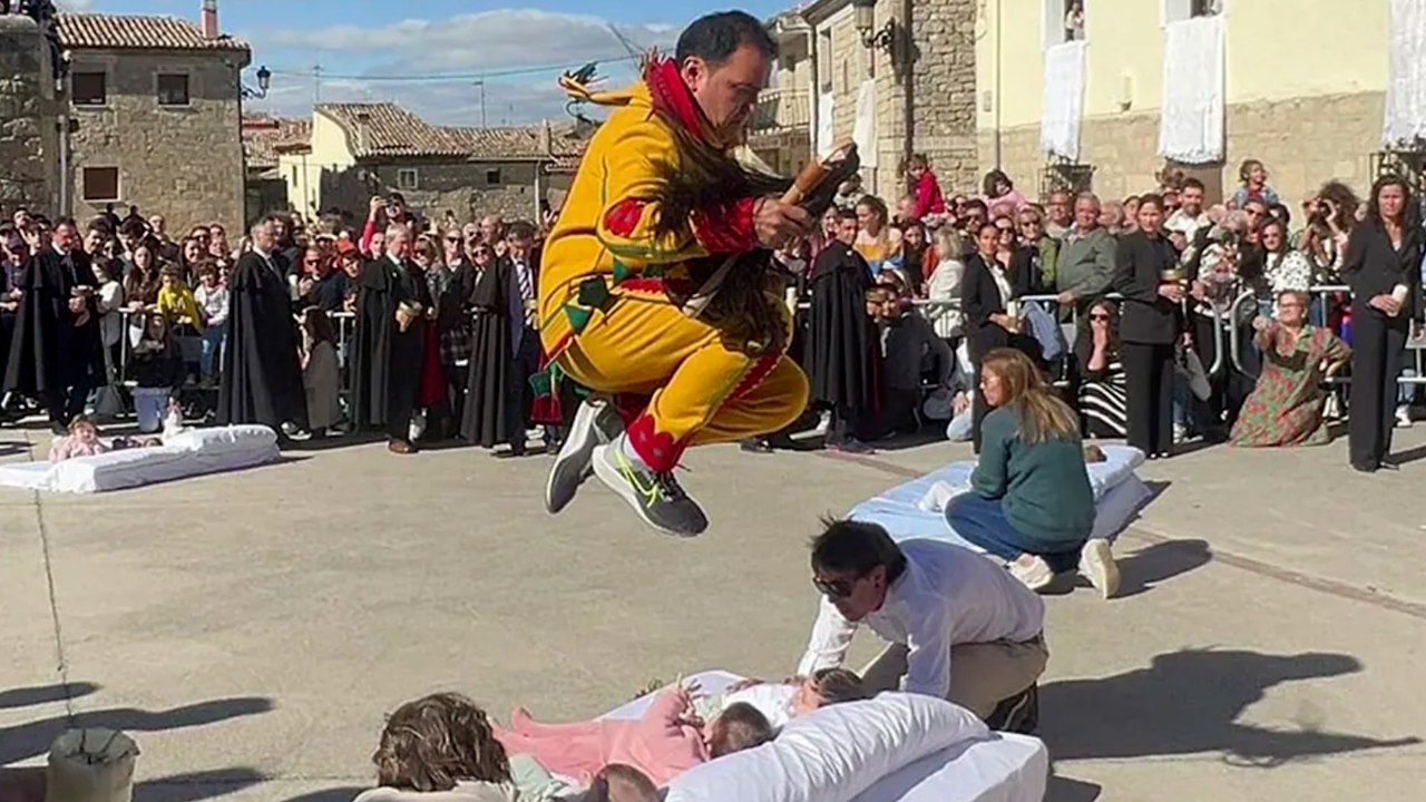 El 'maléfico' saltador de 60 bebés: fiesta y "miedo a herirles"