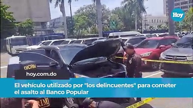 El vehículo utilizado por los delincuentes para cometer el asalto al Banco Popular