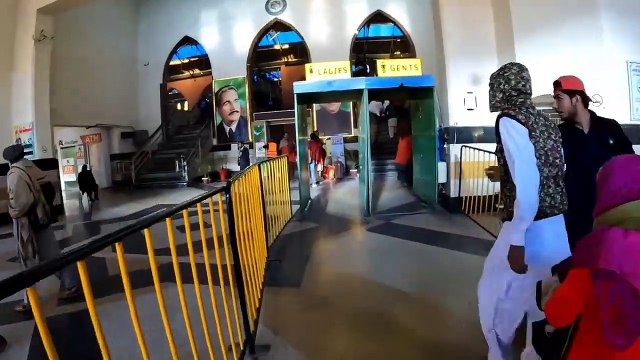 Lahore to karachi Train Journey _ Business Express Train _ Lahore se karachi ka Safar _ Hamid Vlogs(720P_HD)